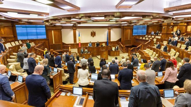 Parlamentul, în ședință: Deputații l-au comemorat pe Vladimir Beșleagă și vor numi un director la ANRE