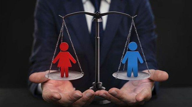 Femeile câștigă mai puțini bani decât bărbații. Diferența salarială - Realitatea.md Femeile câștigă mai puțini bani decât bărbații. Diferența salarială