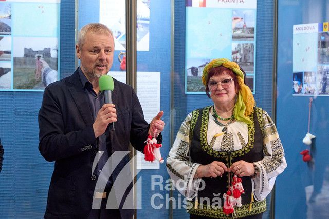 GALERIE FOTO | Expoziția de fotografii „Mărțișorul călător”. Simbolul primăverii, pe toate continentele