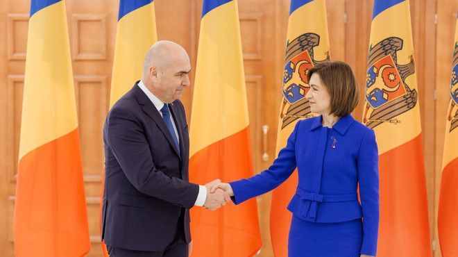 Președintele interimar al României, Ilie Bolojan, întâmpinat de Maia Sandu cu Garda de onoare, la Președinție