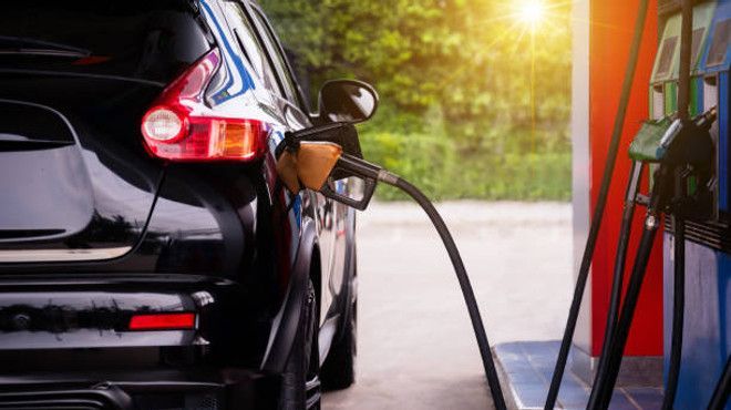 Carburanții auto vor costa mai puțin mâine, 4 martie