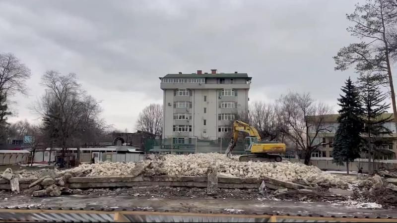 Fostul cinematograf de pe V. Alecsandri, demolat. Chironda: Gaudeamus a plecat în istorie, iar Primăria a devenit definitiv un departament de deservire a mafiei imobiliare