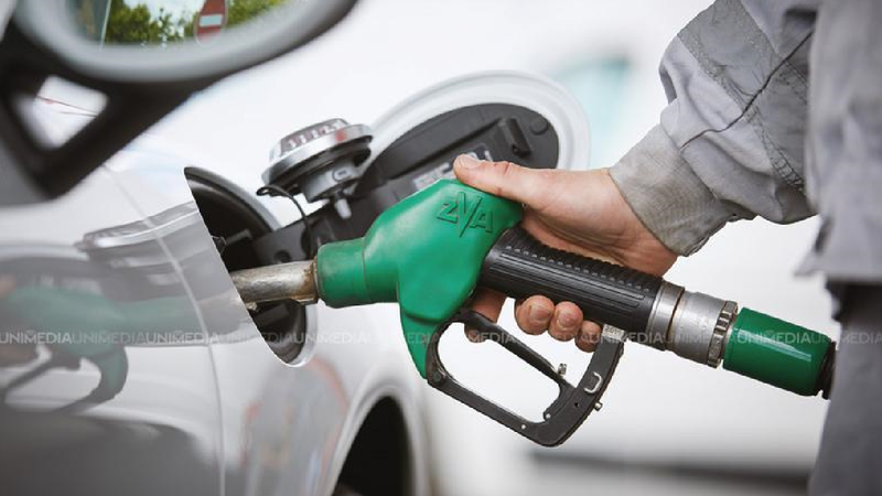 Carburanții, mai ieftini și mâine: Prețul motorinei coboară la 21 de lei per litru, cât va costa benzina